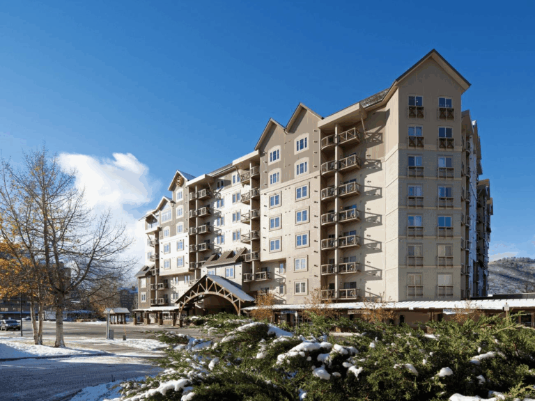 Sheraton Mountain Vista Villas ski rental shop in Avon